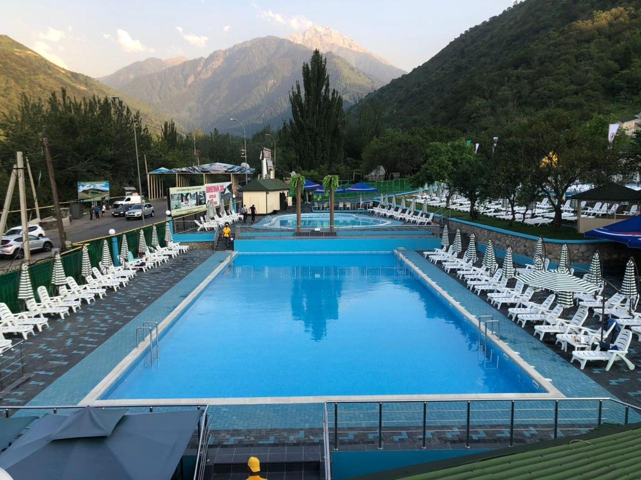 Sunkar Hotel Alma-Ata Exteriör bild