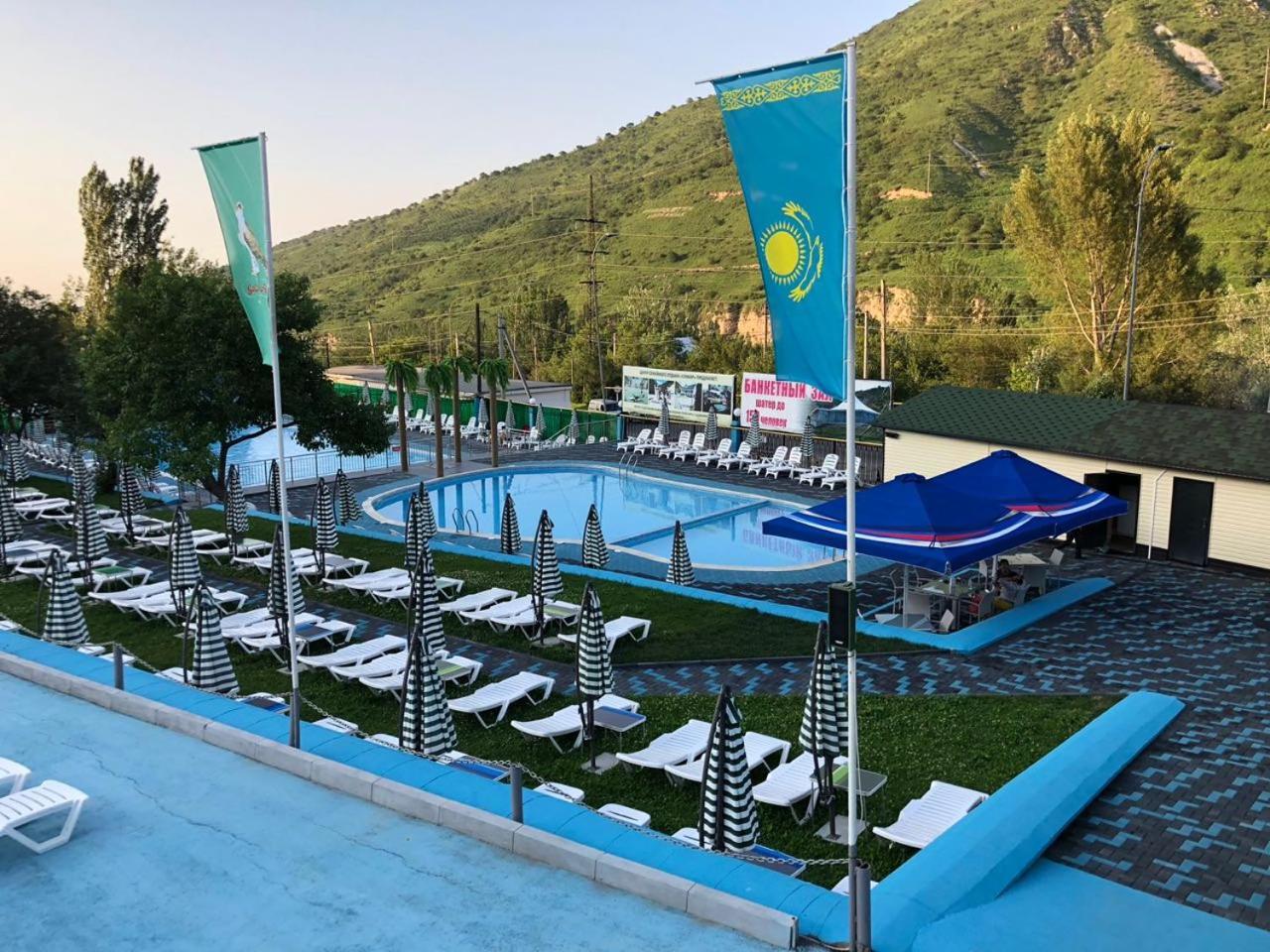 Sunkar Hotel Alma-Ata Exteriör bild